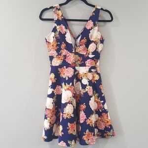Forever 21 Floral Plunging Neck Pleated Dress Sz M